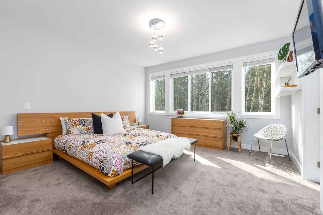 39217 Falcon Cres