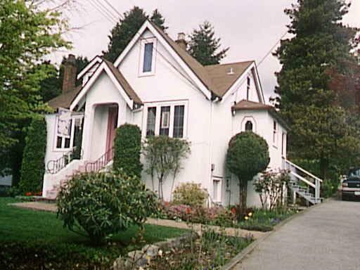 1157 Esquimalt Ave
