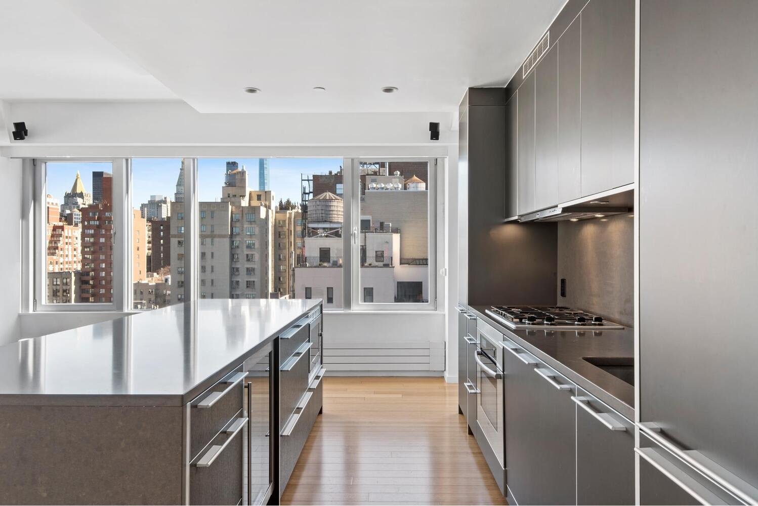 245 W 19th St, Unit PH3