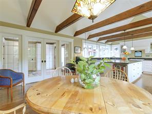 3900 Cadboro Bay Rd