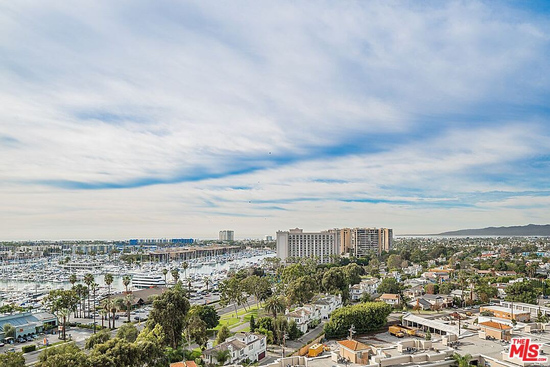13700 Marina Pointe Dr #1416