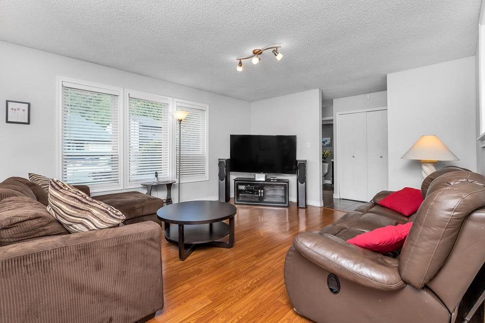 1158 Esperanza Dr