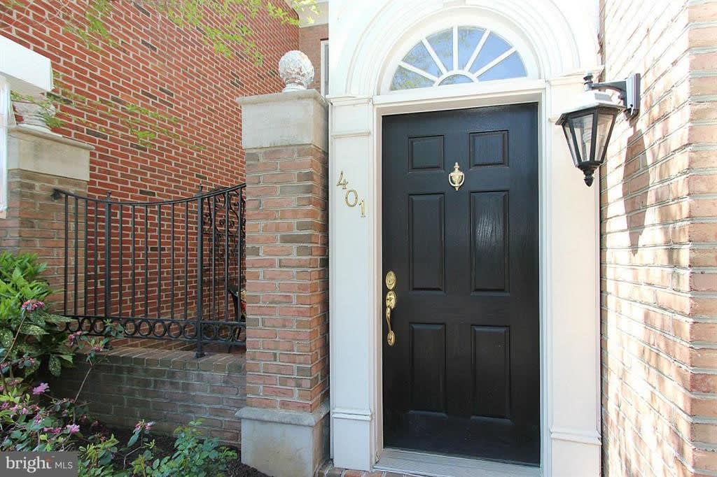 401 Henry St S