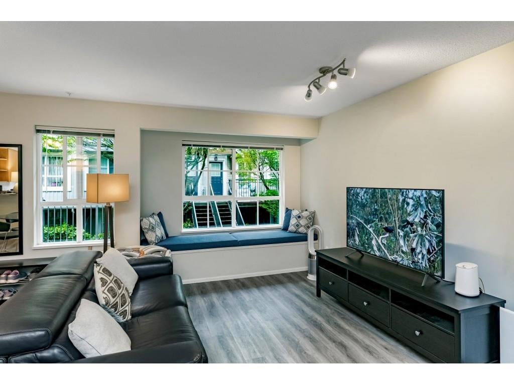 66-7088 17th Ave
