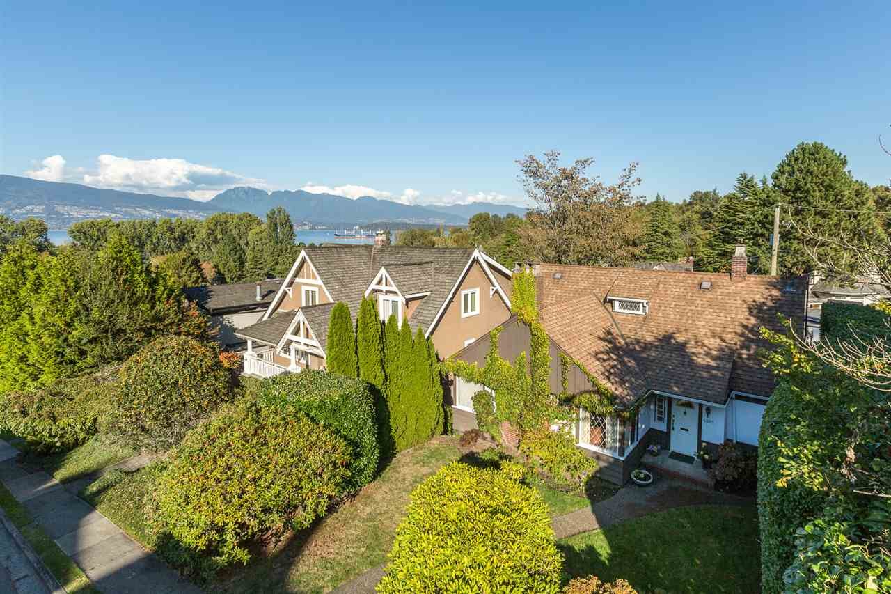 4385 Locarno Cres