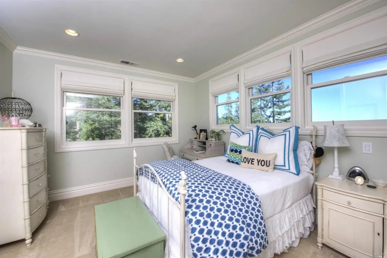 8 Woodland Pl