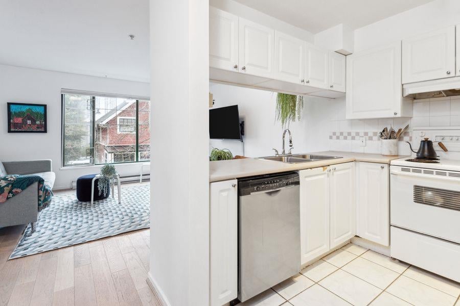307-929 W 16th Ave