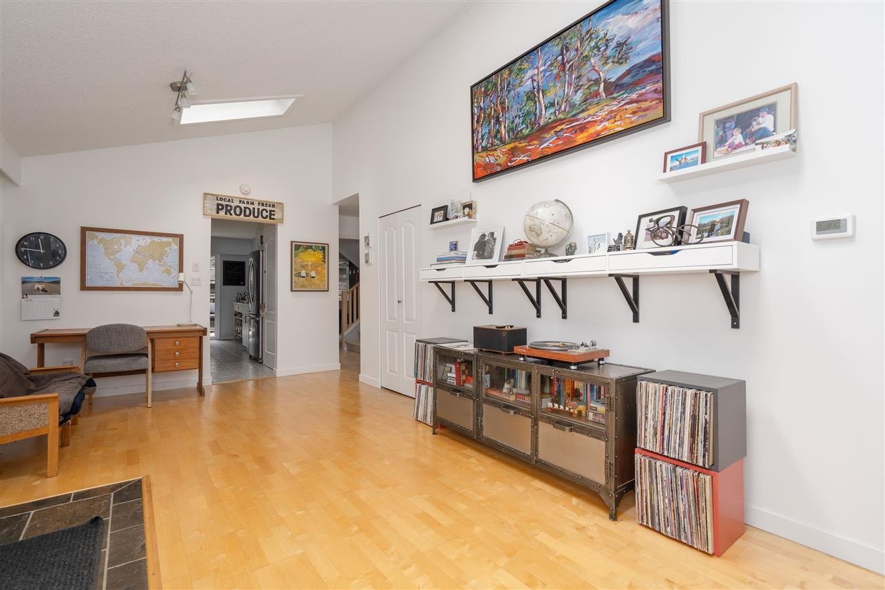 3384 Chaucer Ave