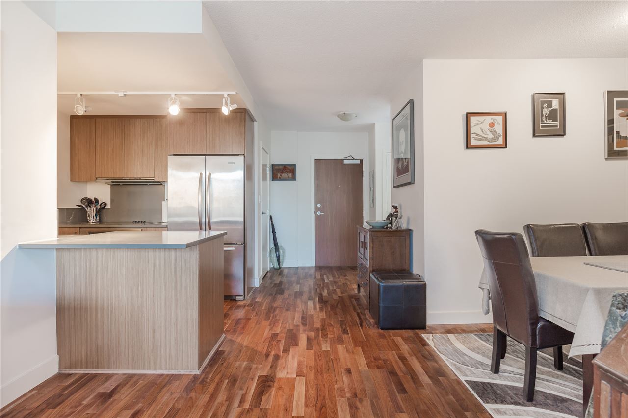 306-251 E 7th Ave
