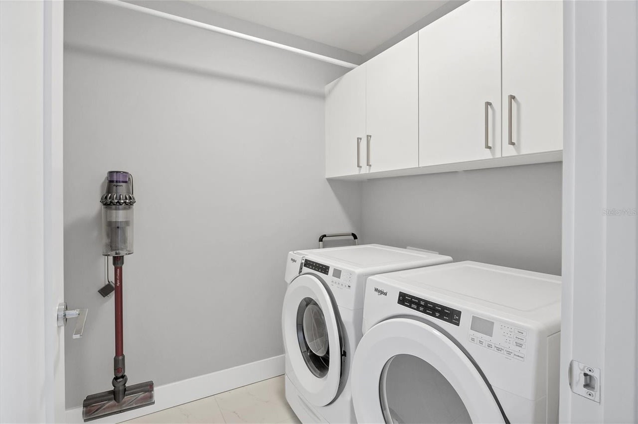 111 S Pineapple Ave #1020