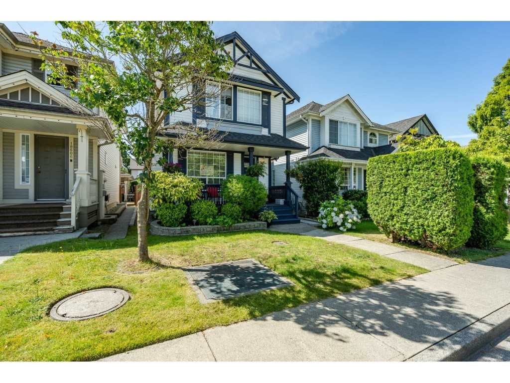 18498 64a Ave