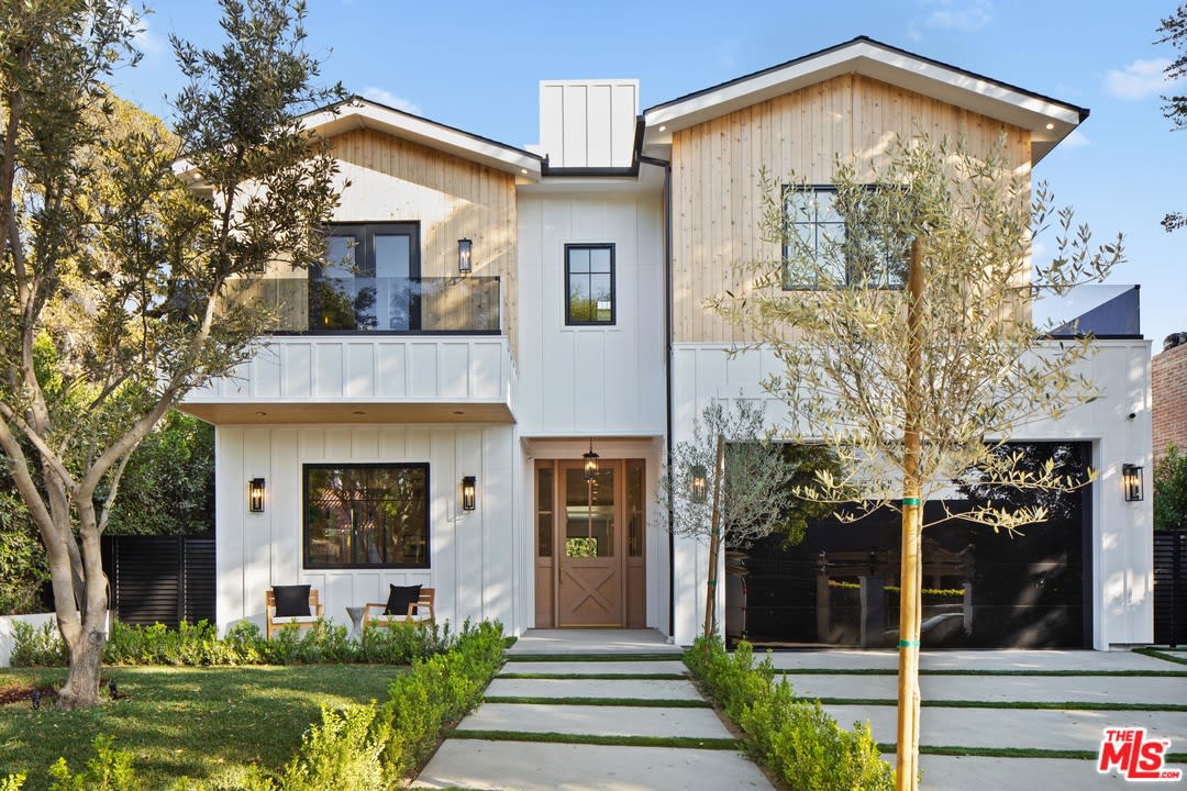 An inviting, newly built compound in Los Feliz