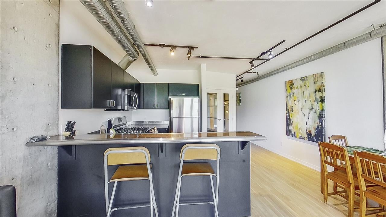 509-27 Alexander St