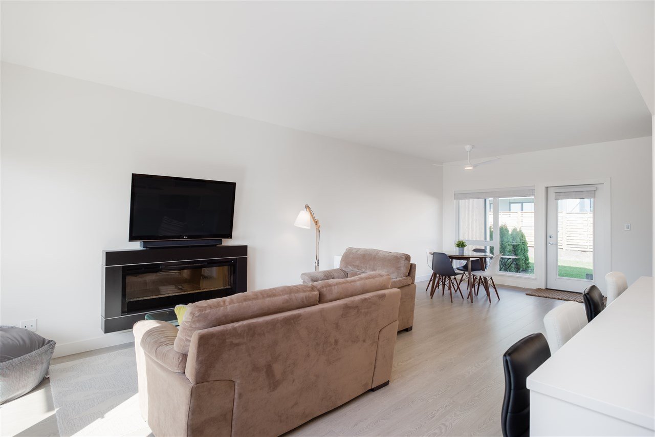 16-3596 Salal Dr