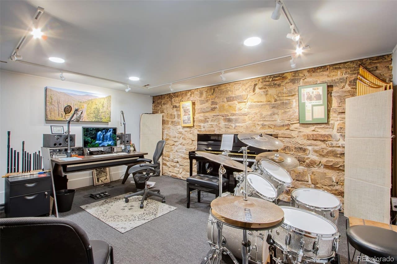 Prime Mixed Use Building: 922 8th Ave - $1.05M