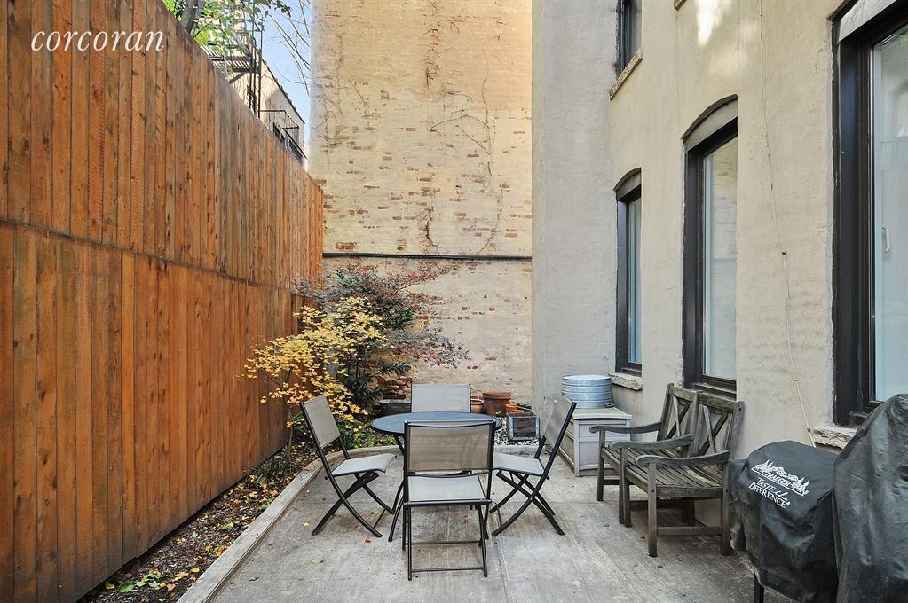 211 E 3rd St, #1R