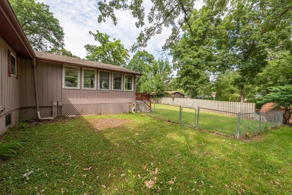 312 Locust Dr., Lake In The Hills, IL 60156