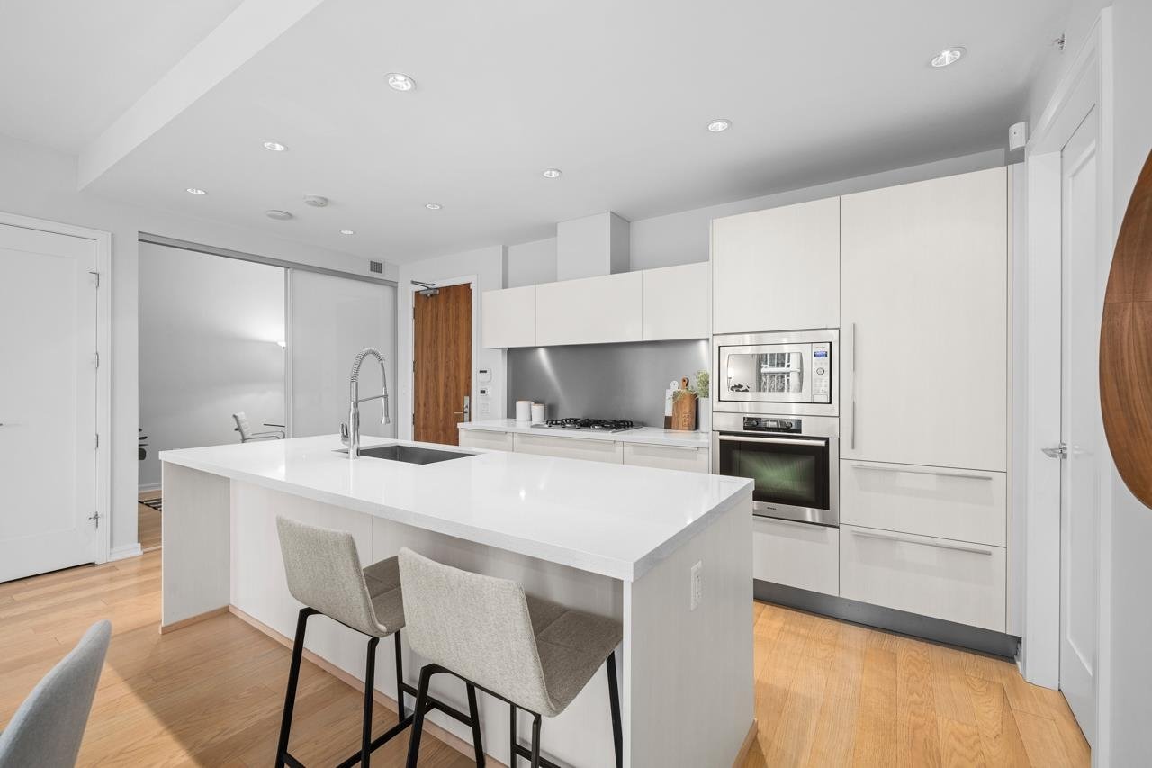 302-1625 Manitoba St