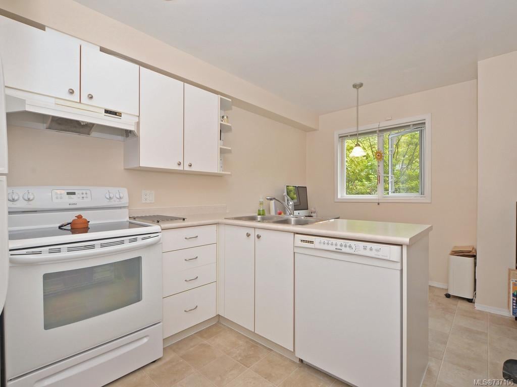 110-494 Marsett Pl, Saanich