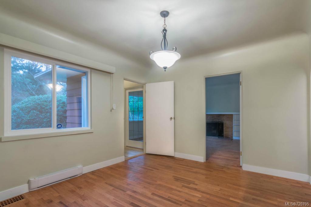 2675 Arbutus Rd