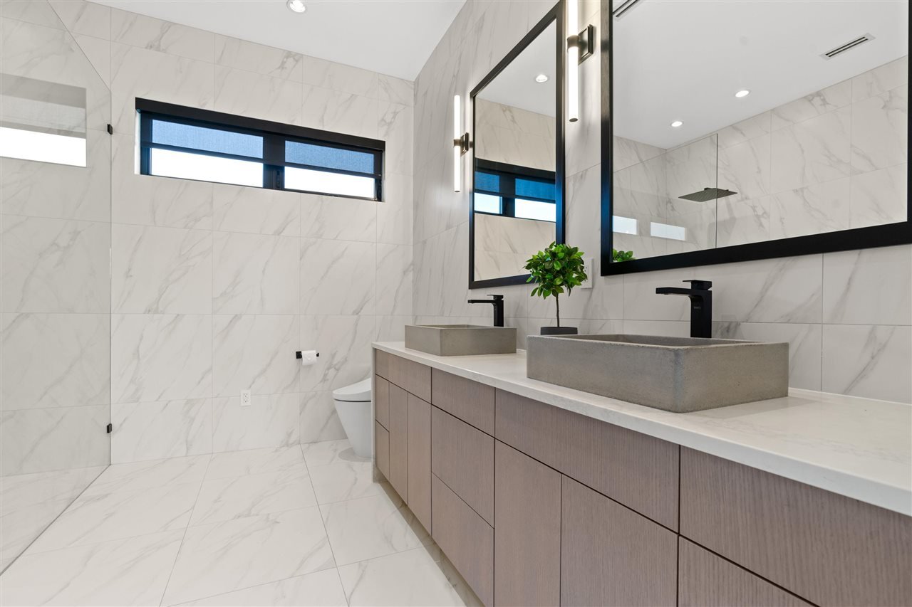 16913 Greenway Dr