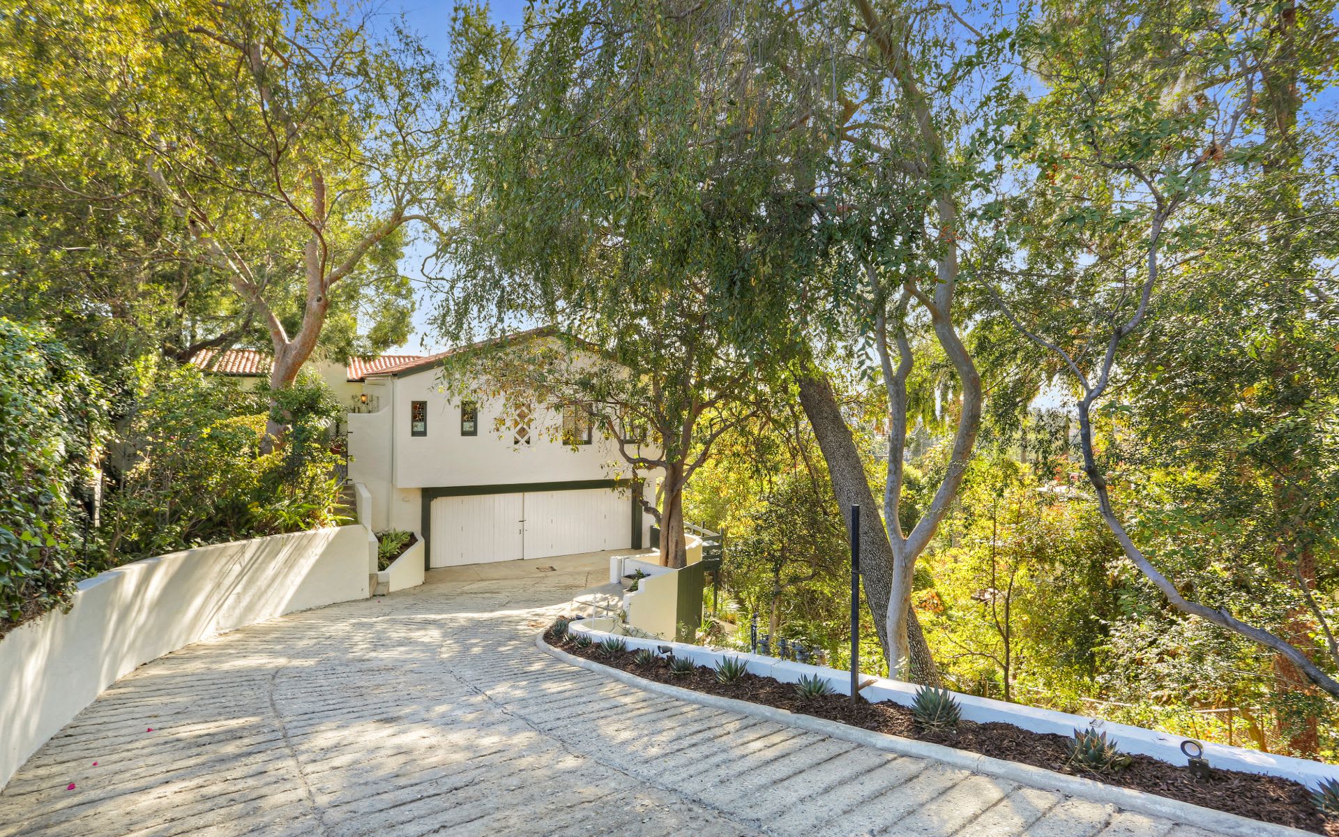  4790 Bonvue Ave