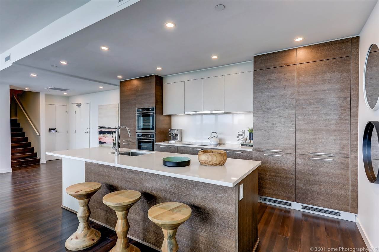 PH2-285 E 10th Ave