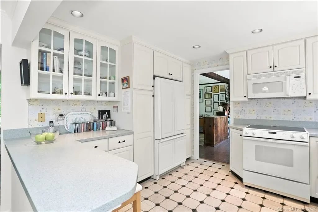 15 Hitchcock Rd