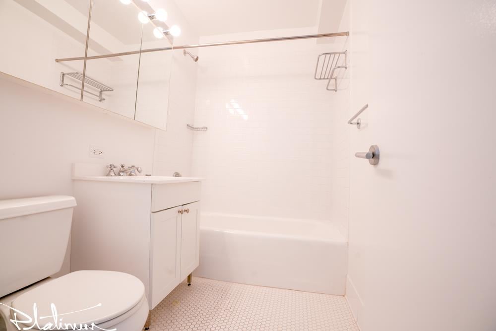 455 West 37th Street, Apt 229