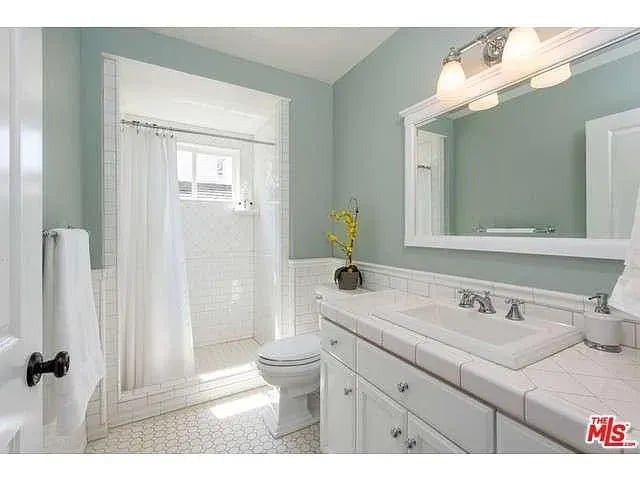 1555 Club View Dr
