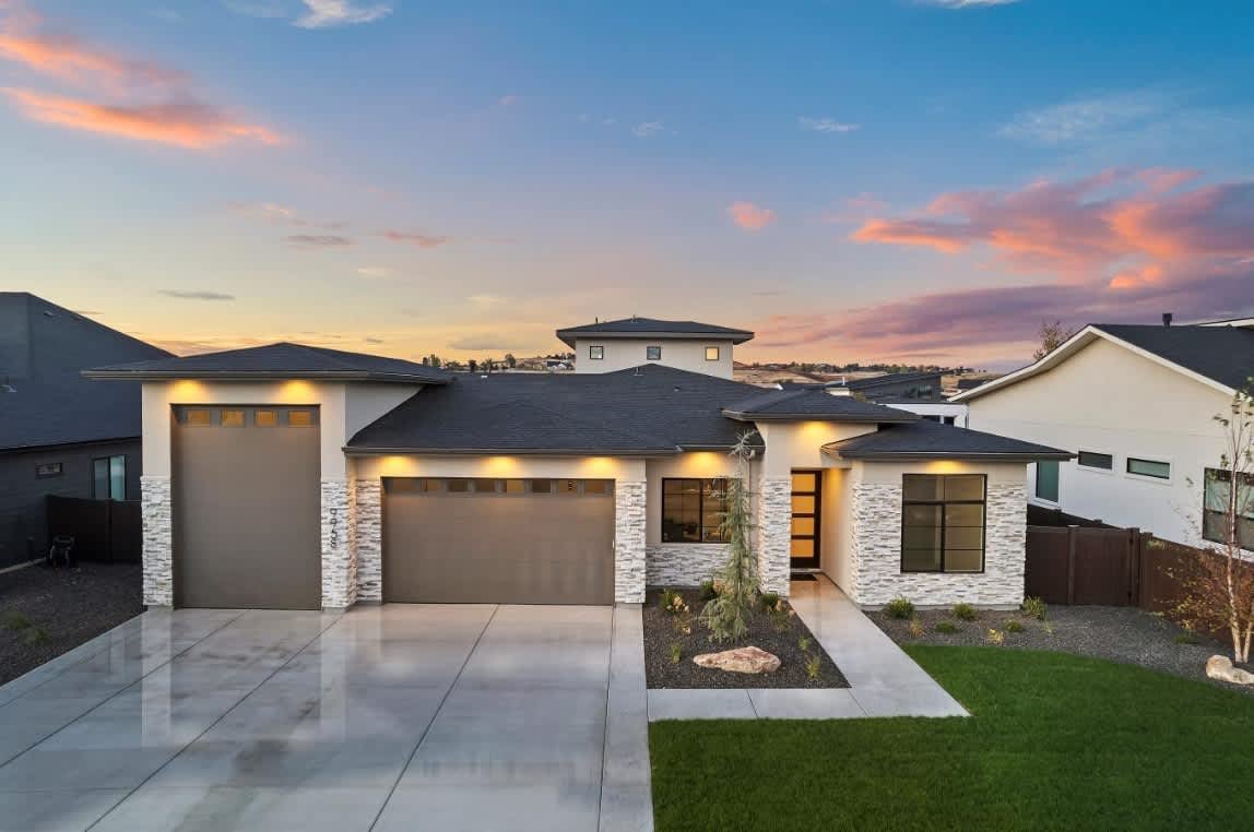 Modern Craftsman at the Base of the Star Foothills