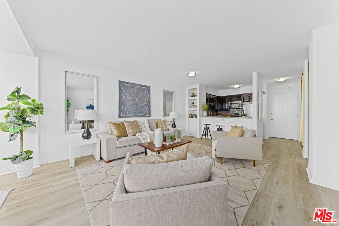 969 Hilgard Ave #809