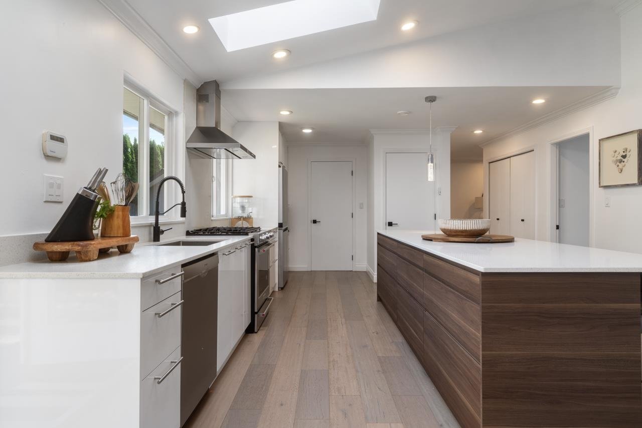 4168 Sunset Blvd