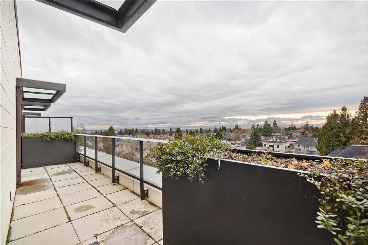 607-7228 Adera St