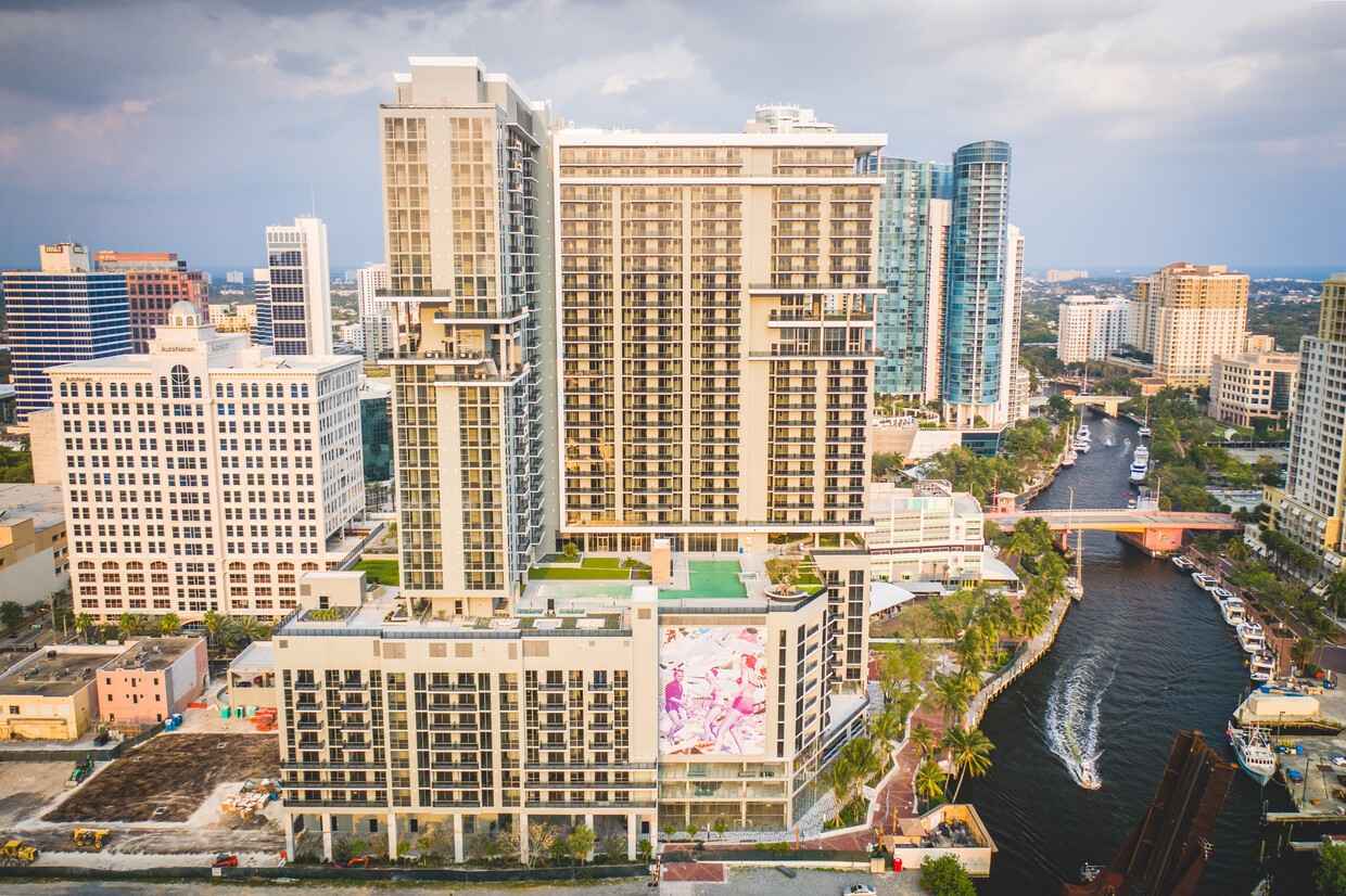 301 SW 1st Ave, Apt 1414 