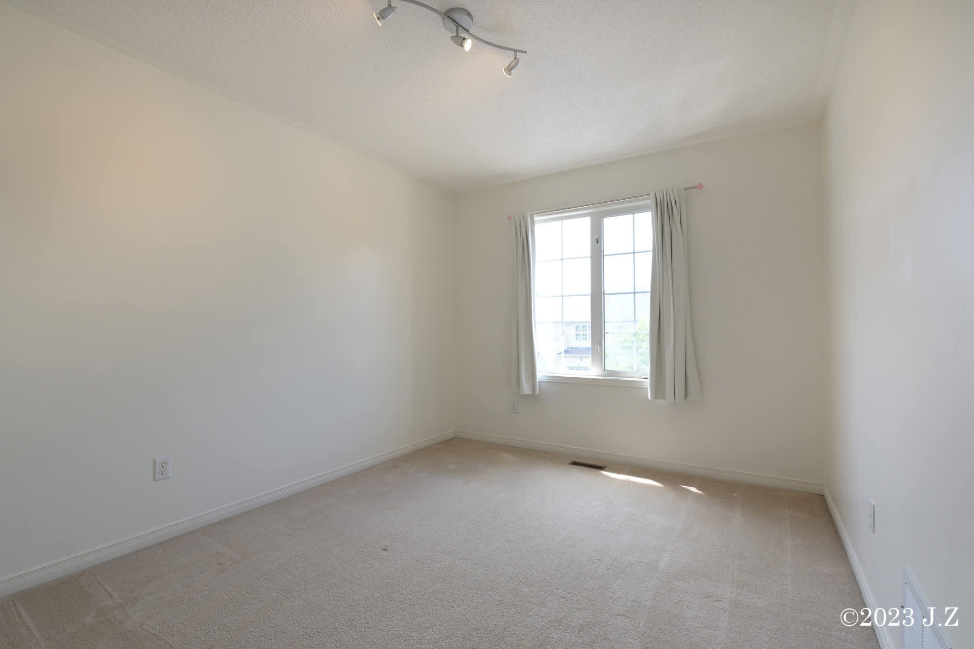 2 Waterton Cres
