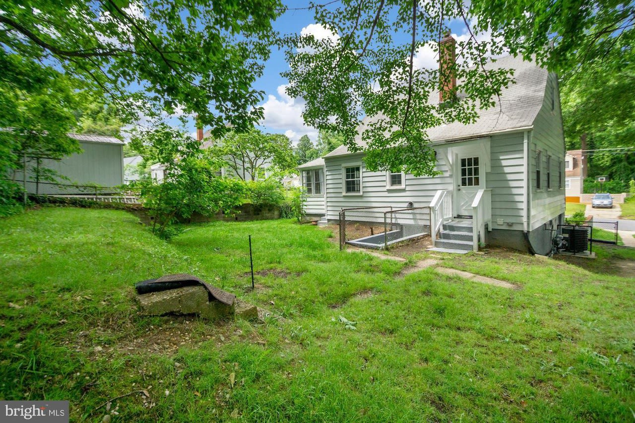 2202 Breton Dr