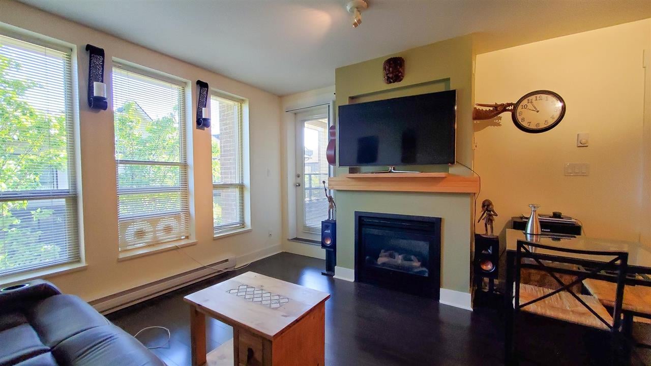219-1211 Village Green Wy