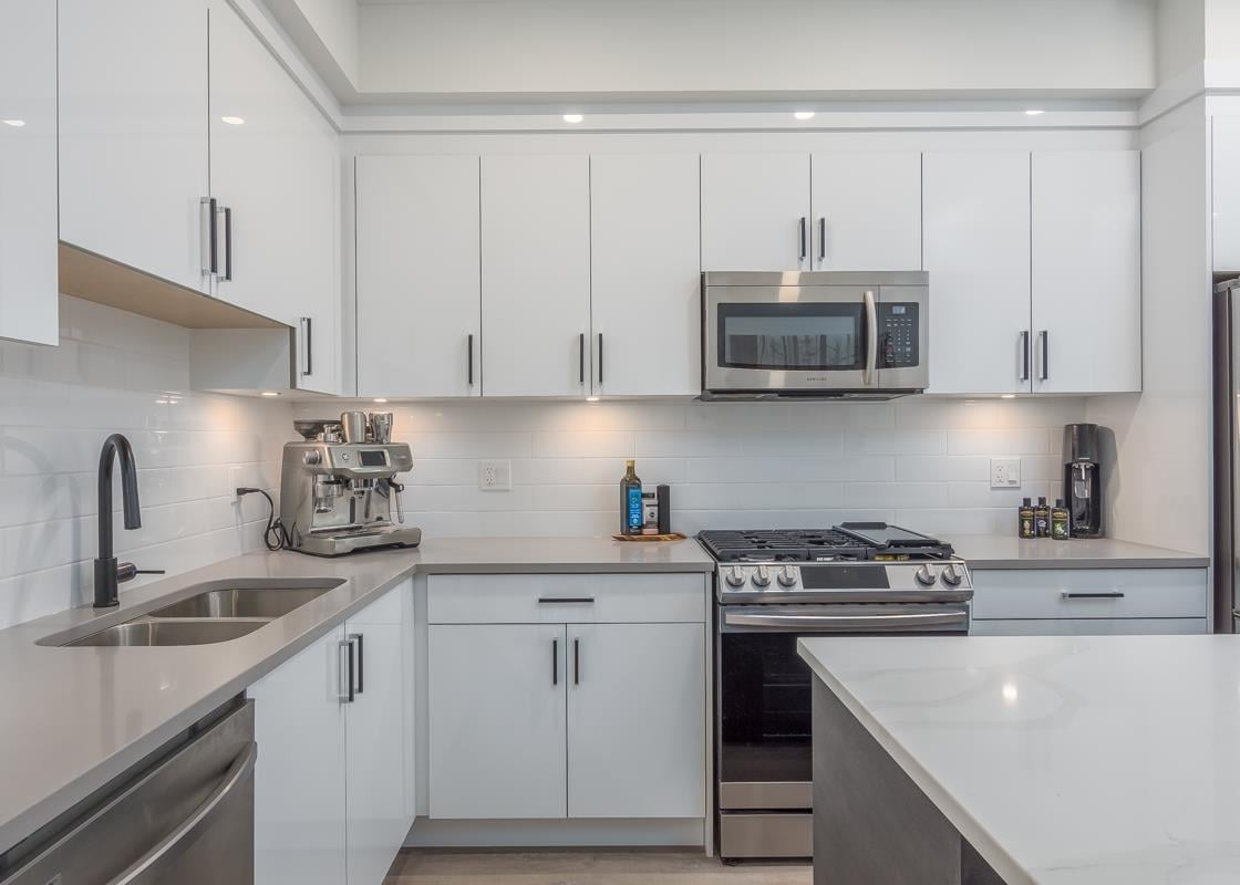 203-37842 Third Ave