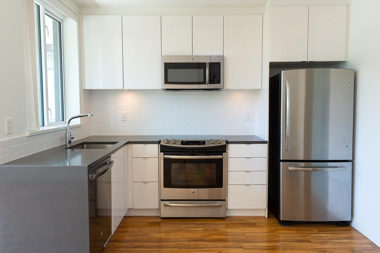 309-289 E 6th Ave
