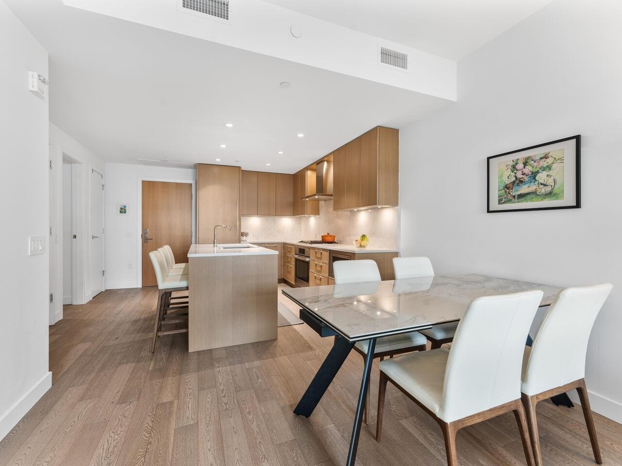 302-3220 Connaught Cres