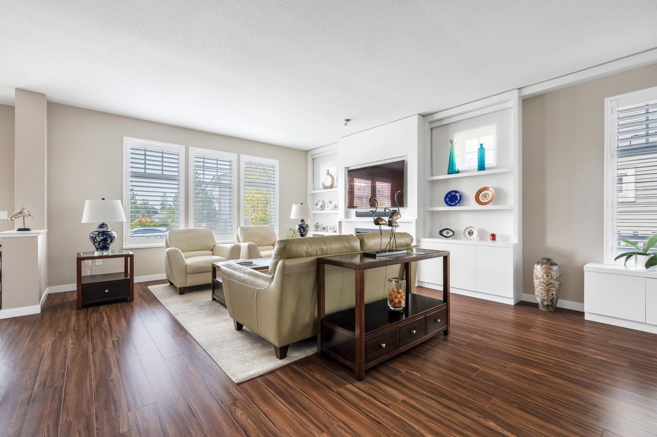 5-10500 Delsom Cres