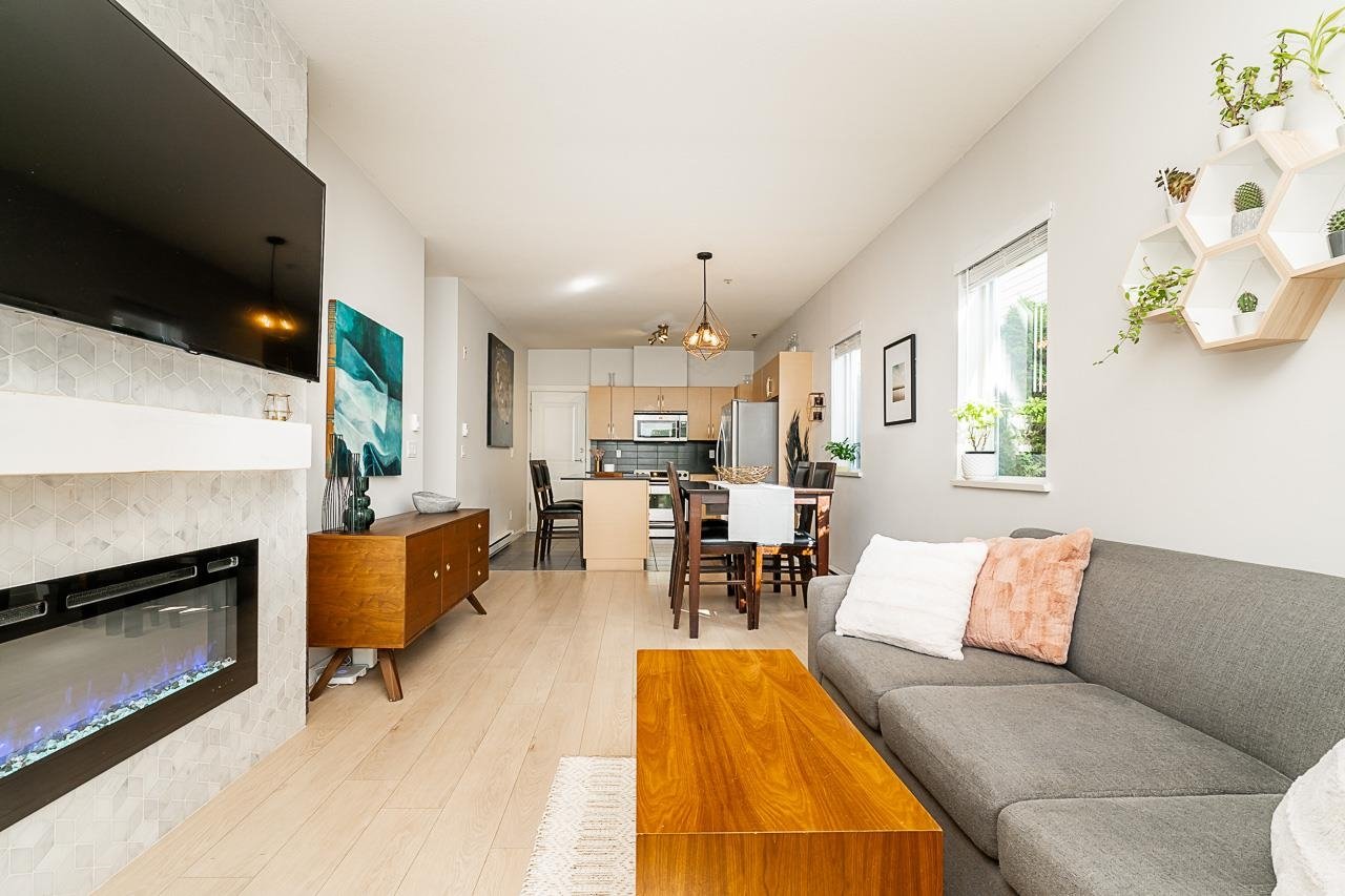 401-1661 Fraser Ave