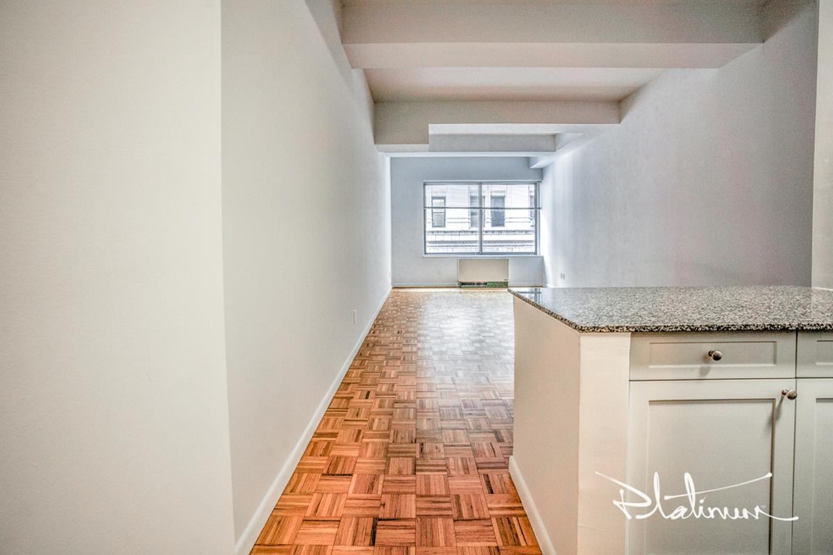 45 Wall Street, Apt 305