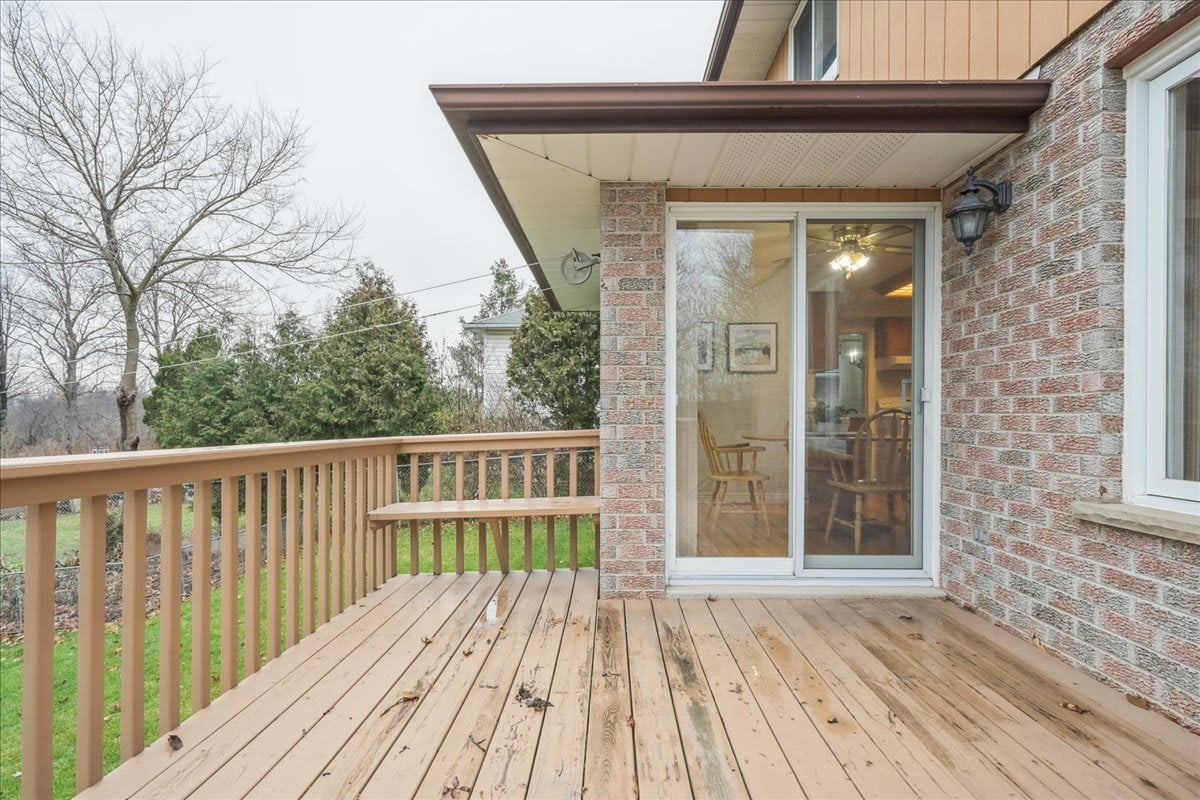 Situated on a quiet court & backing onto Bronte Creek