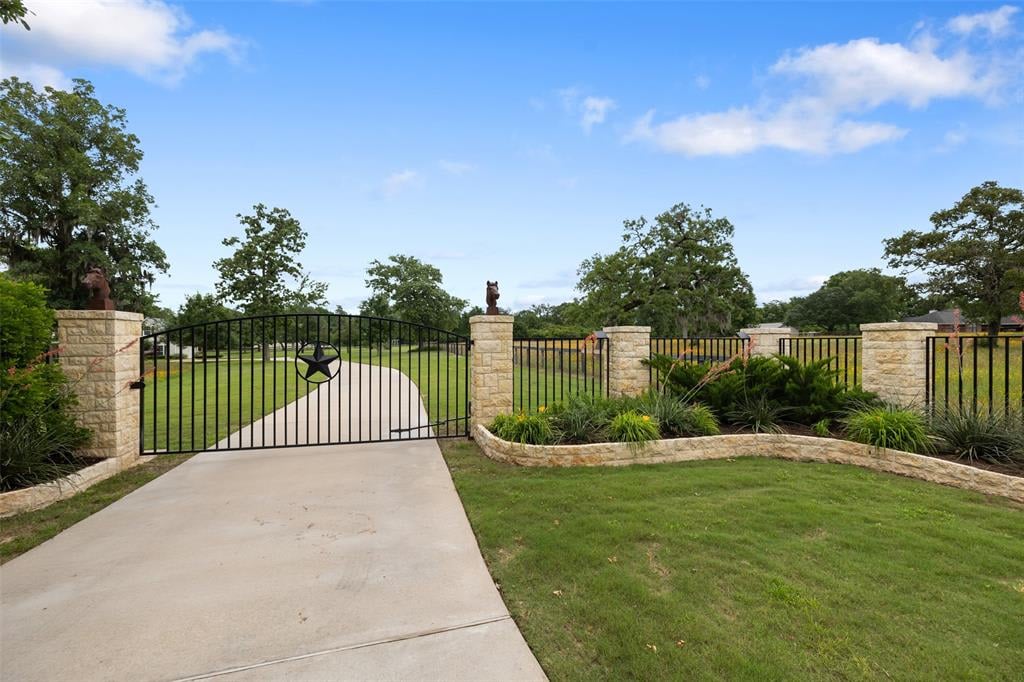 461 Piney Creek Rd Bellville, Tx 77418