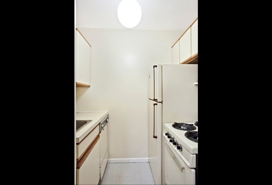 141 E 55th St, #4B
