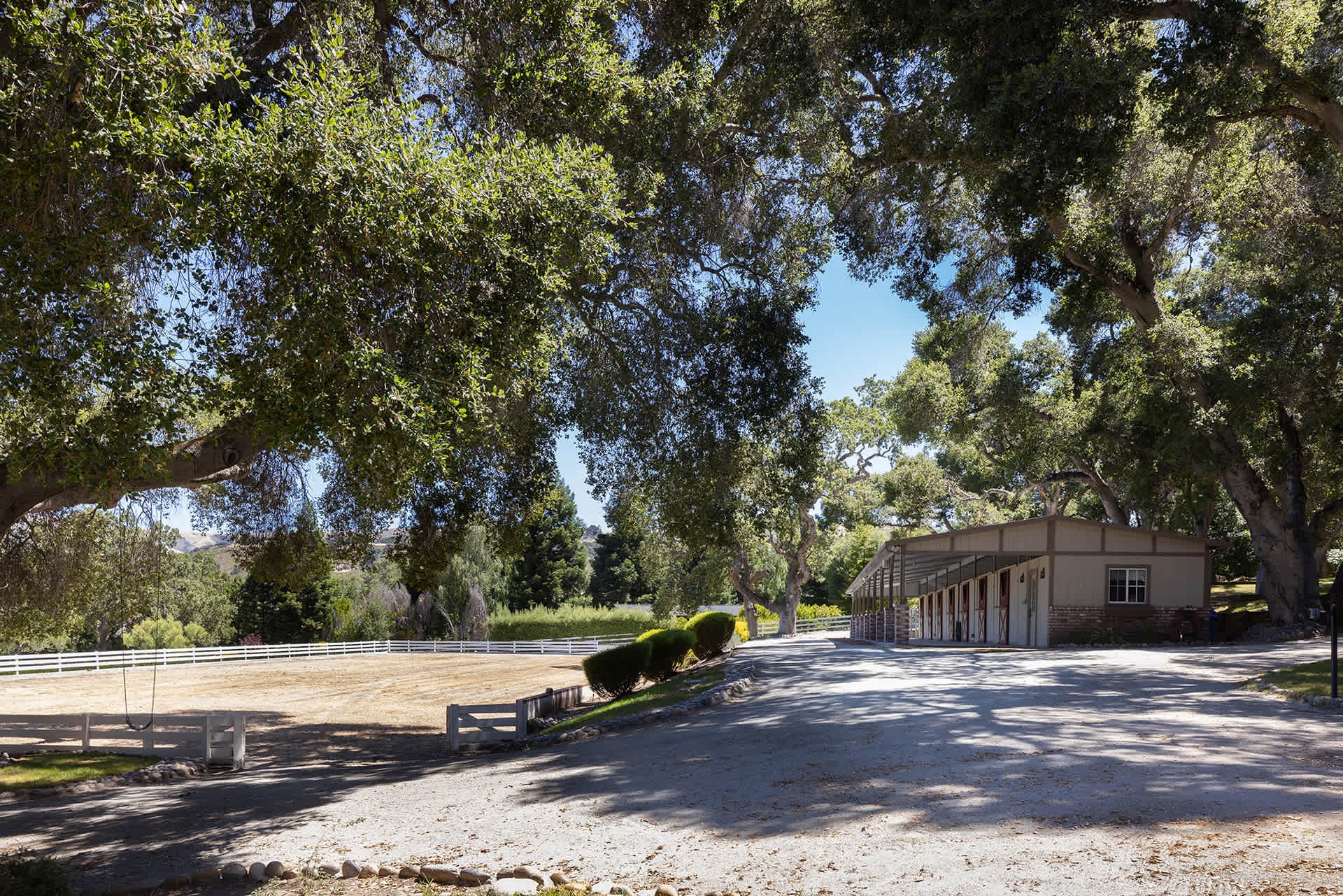 Stunning Equestrian Estate - 6 Sleepy Hollow Dr