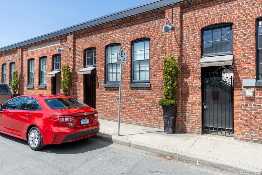 3-440 Parry St
