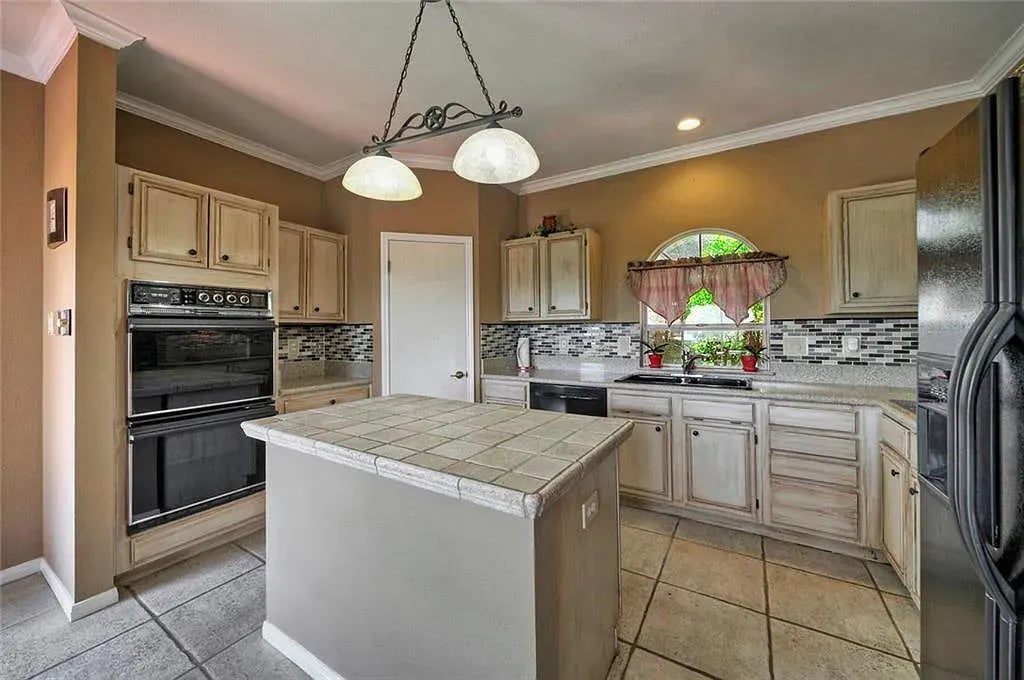 9302 Stallion Dr